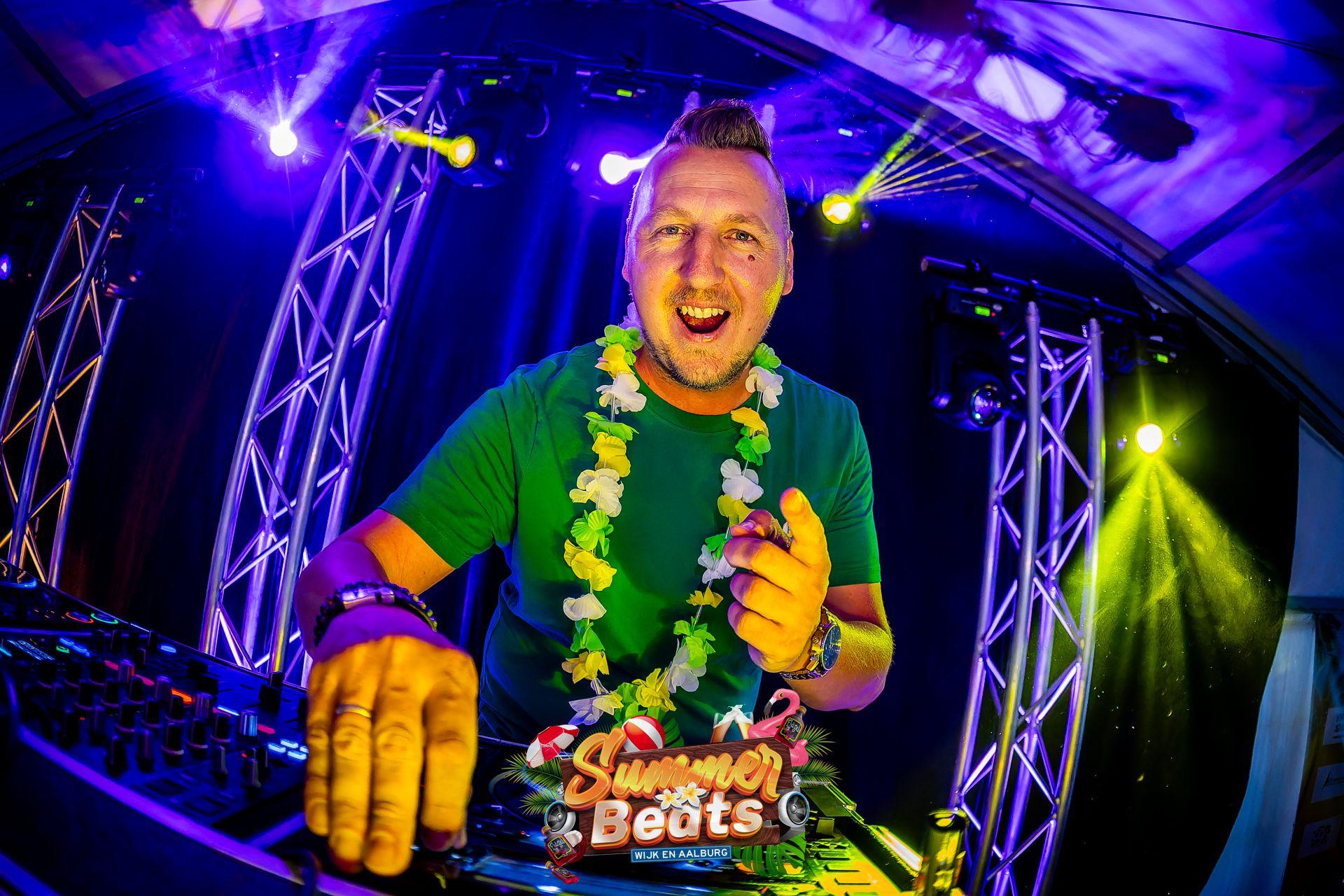 DJ Aaike op Summer Beats